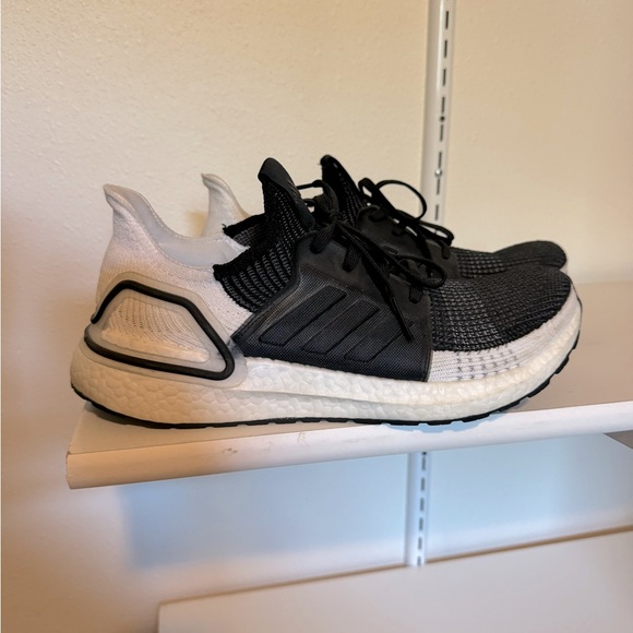 Size 10 - Adidas UltraBoost 19 Oreo - Picture 1 of 6